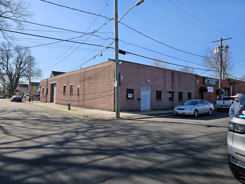 914 3rd Ave, New Hyde Park, NY en venta - Foto del edificio - Imagen 1 de 2