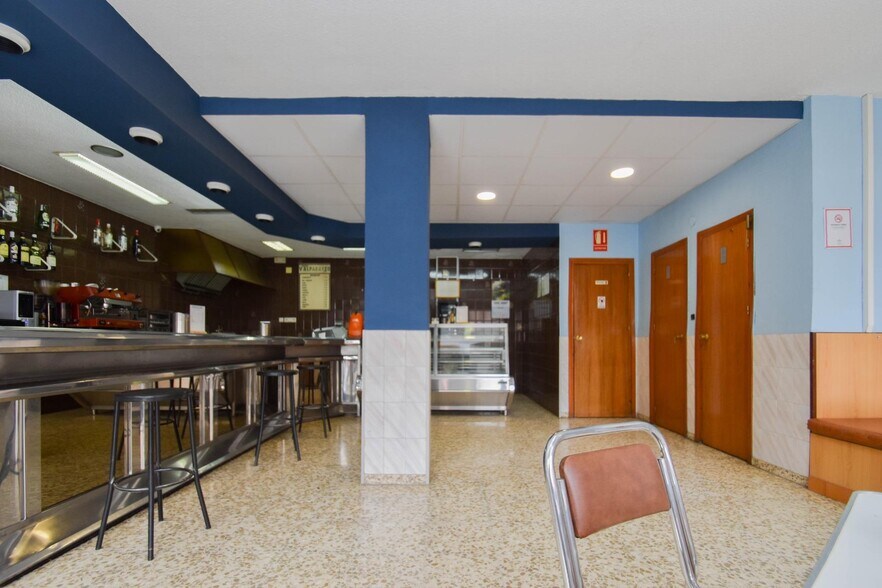 Plaza Poeta Garcilaso de la Vega, 6, Granada, Granada en venta - Foto del edificio - Imagen 2 de 47