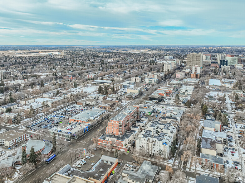 10744-10748 82 Ave NW, Edmonton, AB en alquiler - Vista aérea - Imagen 3 de 3