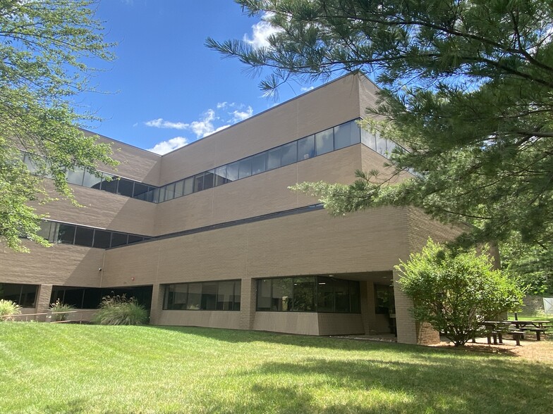 800 Regis Ave, Pittsburgh, PA en alquiler - Foto del edificio - Imagen 1 de 20