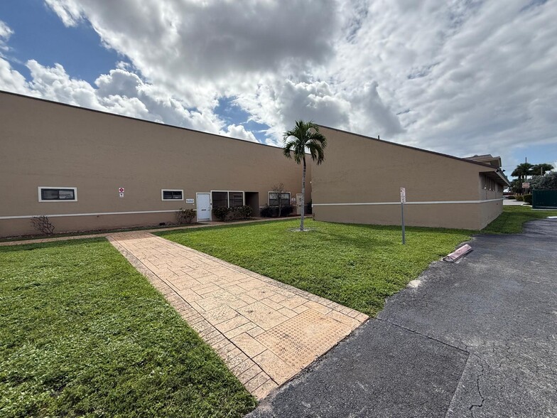 5640-5648 W Atlantic Blvd, Margate, FL en alquiler - Foto del edificio - Imagen 2 de 13