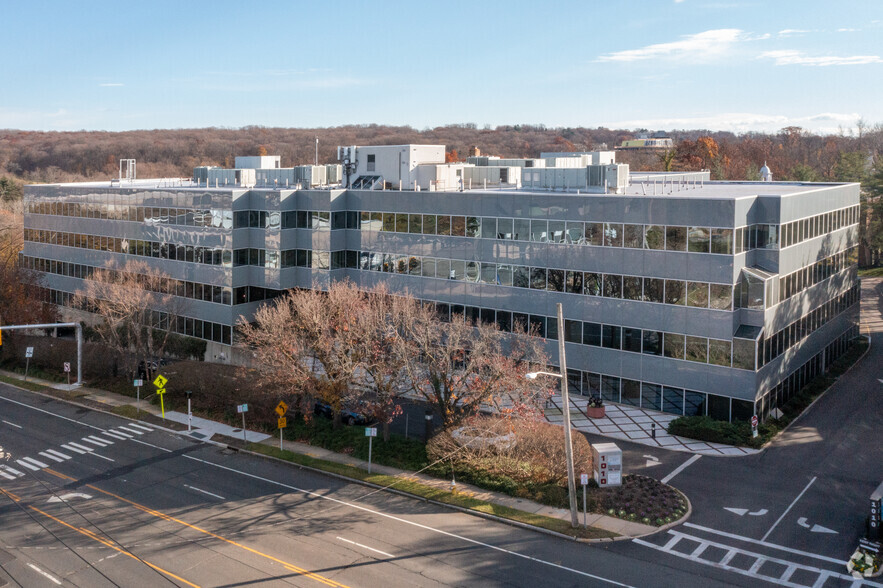 1010 Northern Blvd, Great Neck, NY en alquiler - Foto del edificio - Imagen 1 de 7