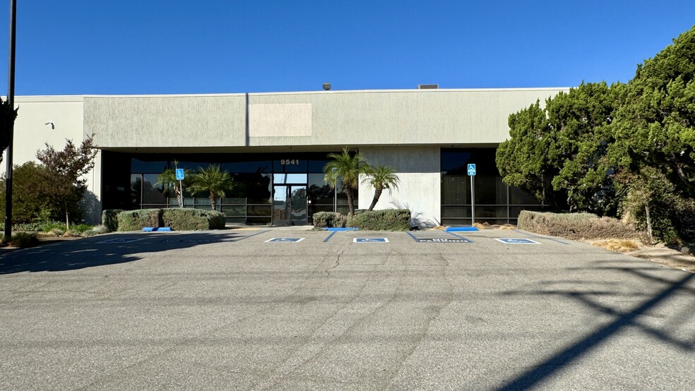 9541 Mason Ave, Chatsworth, CA en alquiler - Foto del edificio - Imagen 2 de 21