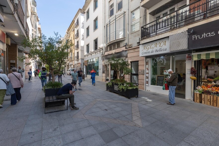 Local en Granada en venta - Foto del edificio - Imagen 2 de 17