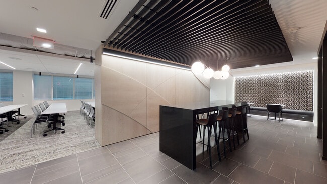 Más detalles de 5335 Wisconsin Ave NW, Washington, DC - Local en alquiler