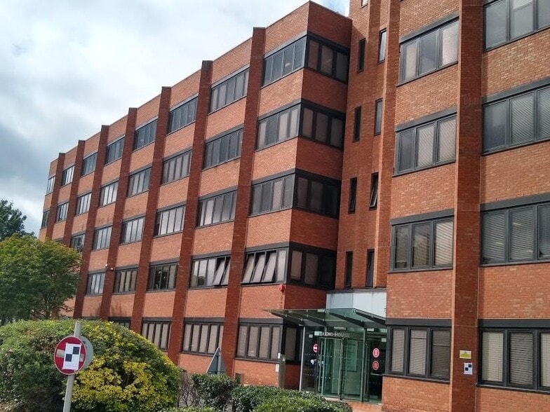 South St, Staines en alquiler - Foto del edificio - Imagen 3 de 16