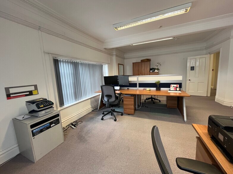 16-17 High St, Tring en alquiler - Foto del edificio - Imagen 3 de 5