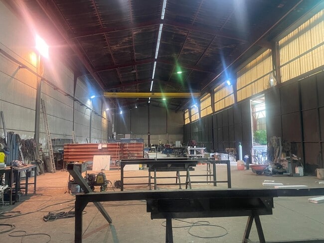 Más detalles de Calle Parsi 4, 1, SEVILLA - Nave en venta