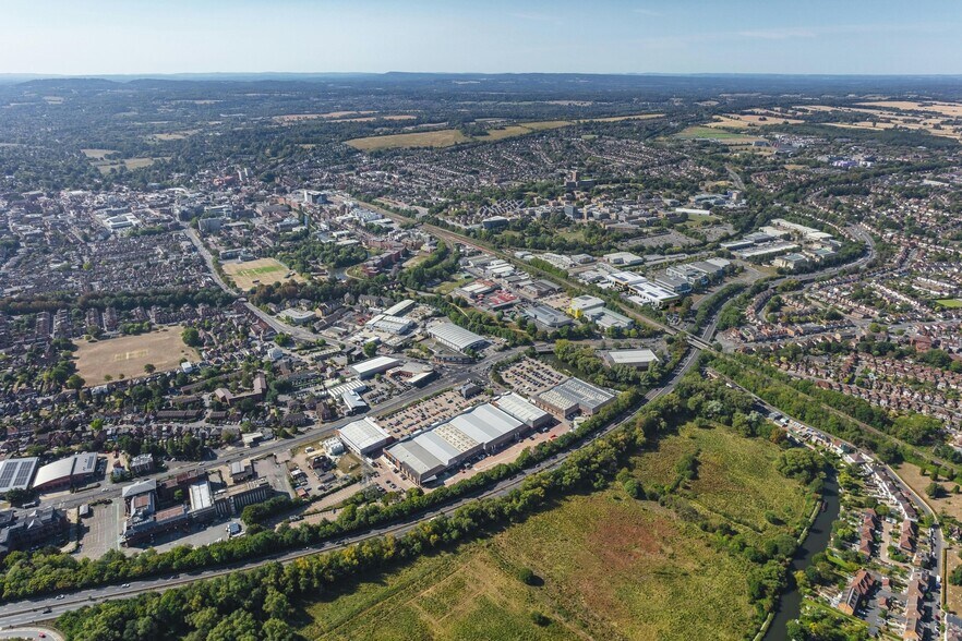 Guildford Business Park, Guildford en alquiler - Foto del edificio - Imagen 3 de 4