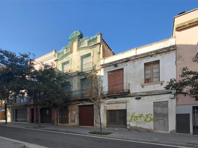 Más detalles de Edificios en Calle de Sant Antoni – Local en venta, Mataró