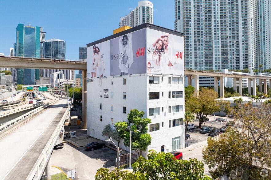 111 SW 3rd St, Miami, FL en alquiler - Foto del edificio - Imagen 1 de 24
