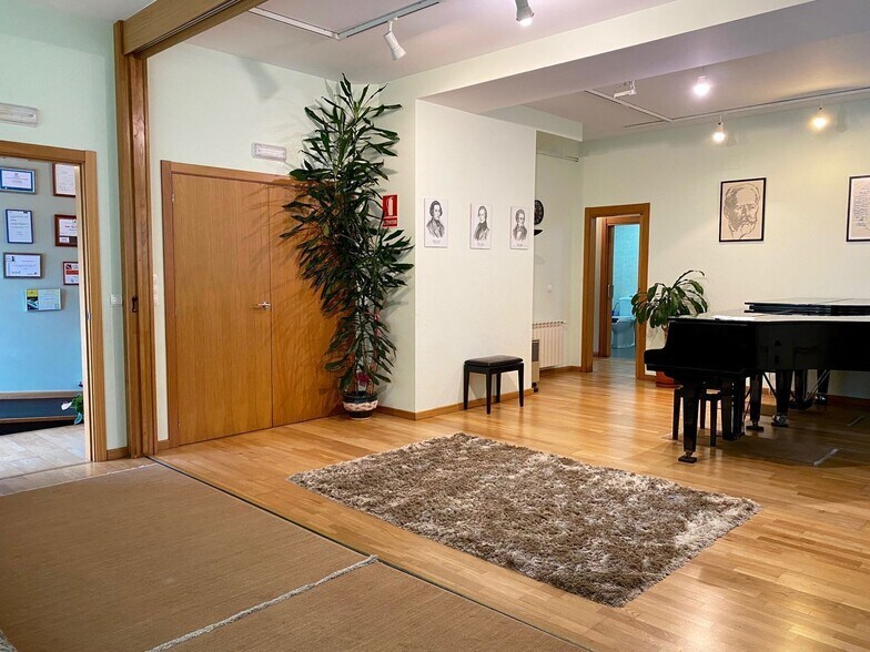 Local en Santiago de Compostela, La Coruna en venta - Foto del interior - Imagen 3 de 34