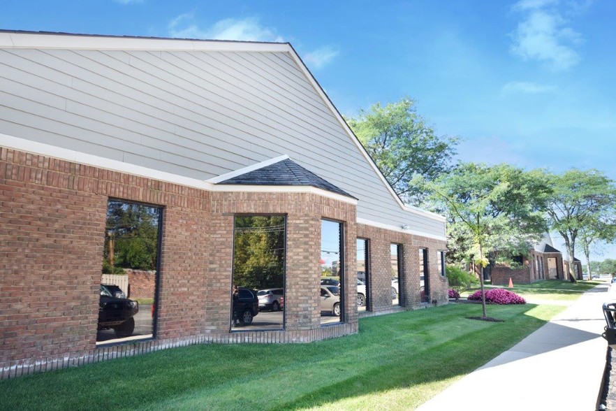 7001 Orchard Lake Rd, West Bloomfield, MI en venta - Foto del edificio - Imagen 2 de 5