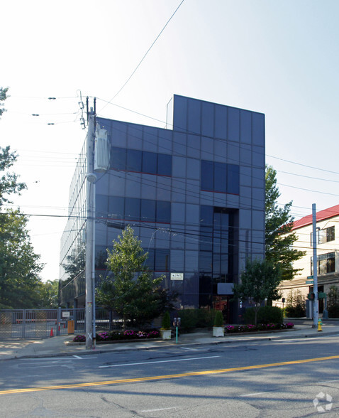 231 Central Ave, White Plains, NY en alquiler - Foto del edificio - Imagen 2 de 9