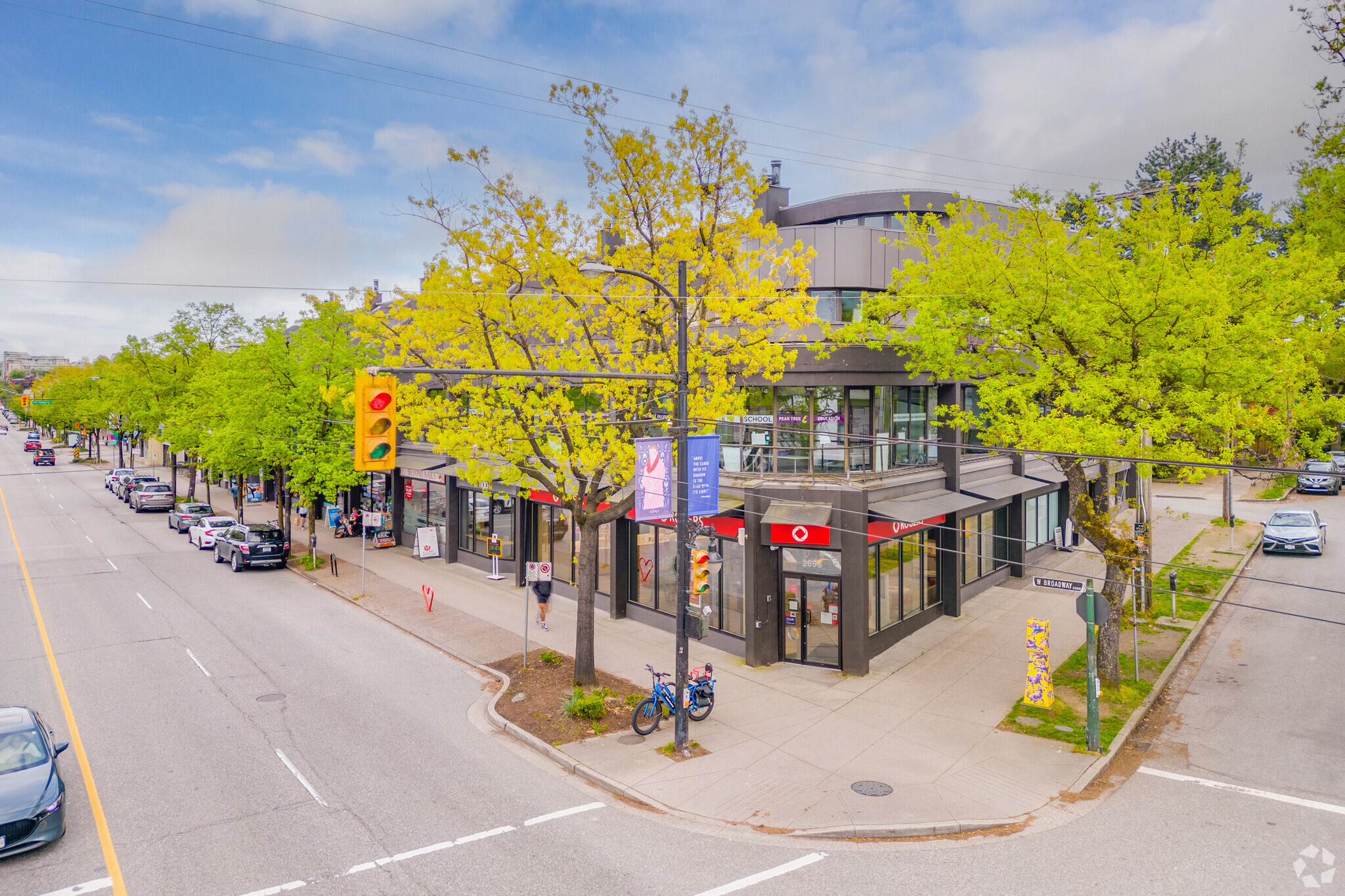 2670-2698 W Broadway, Vancouver, BC en alquiler Foto del edificio- Imagen 1 de 7