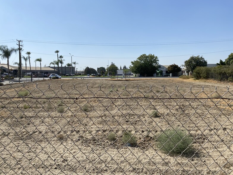 1152 N Plaza Dr, Visalia, CA en venta - Foto del edificio - Imagen 2 de 3