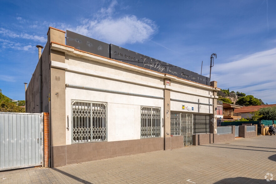 Local en Castelldefels, Barcelona en venta - Foto del edificio - Imagen 3 de 5