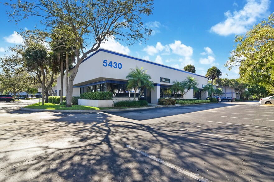 5410-5430 NW 33rd Ave, Fort Lauderdale, FL en alquiler - Foto del edificio - Imagen 1 de 5