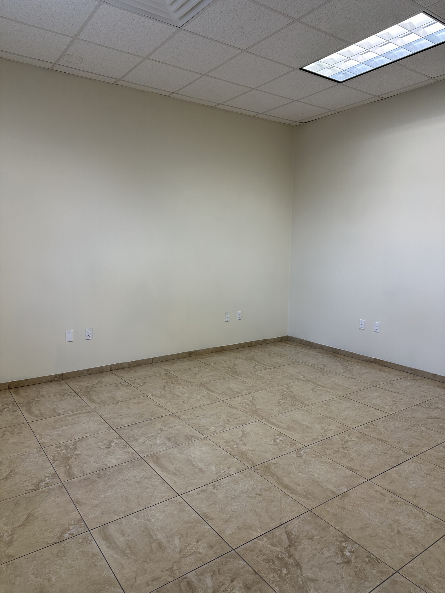 1317 E Jasmine Ave, McAllen, TX en alquiler Foto del edificio- Imagen 1 de 11