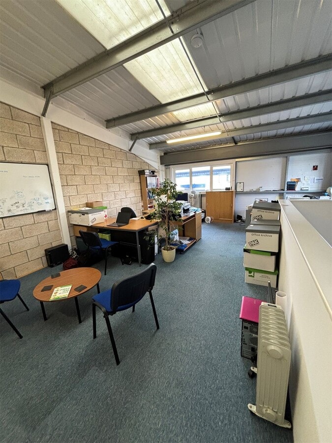 Ely Rd, Waterbeach, CAM CB25 9FX - Unidad 7 -  - Foto del interior - Image 2 of 2