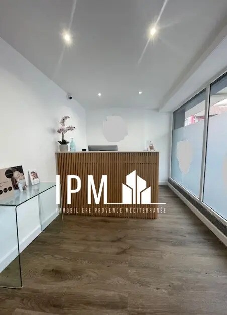 Local en Marseille en venta Vestíbulo- Imagen 1 de 6