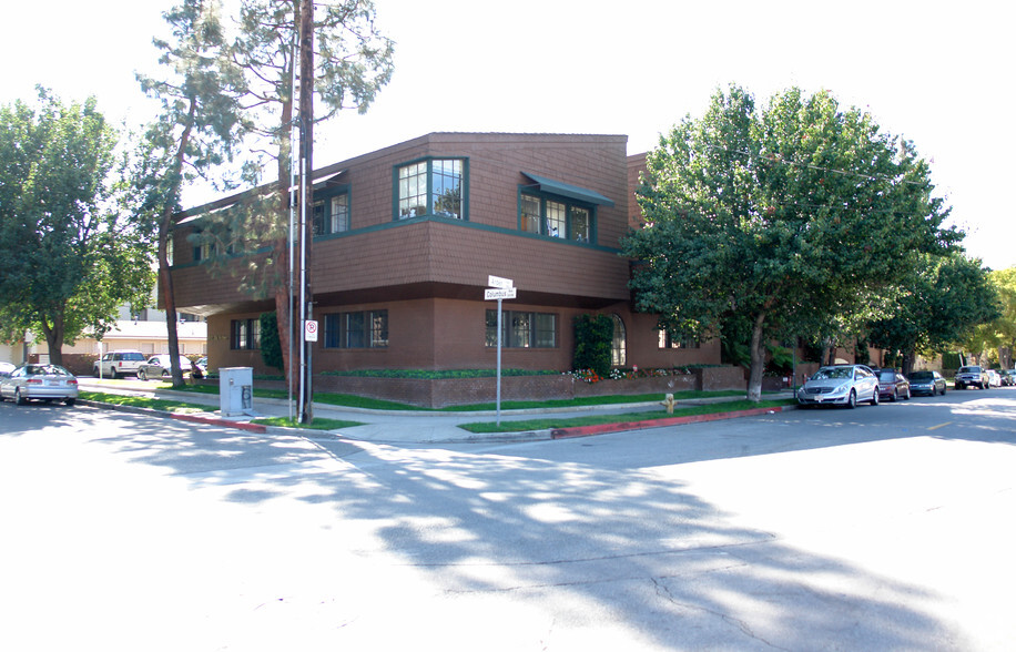 410 W Arden Ave, Glendale, CA en alquiler - Foto del edificio - Imagen 2 de 3