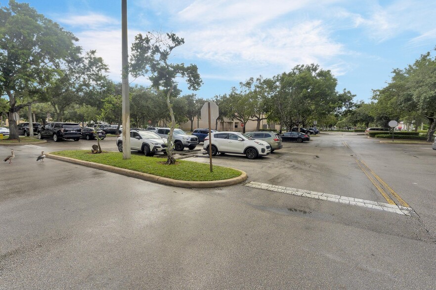 1757 N University Dr, Pembroke Pines, FL en alquiler - Foto del edificio - Imagen 3 de 31