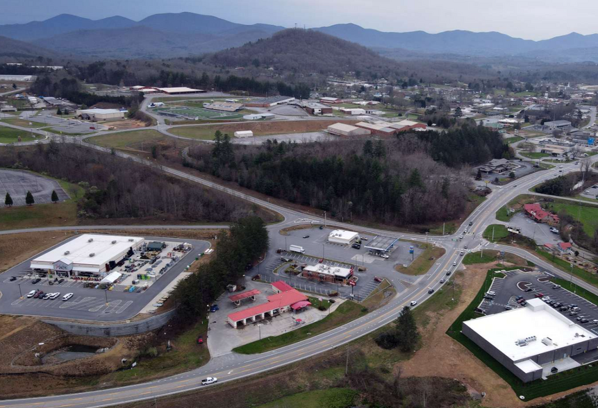 692 Highway 515 E, Blairsville, GA en venta - Foto del edificio - Imagen 1 de 31