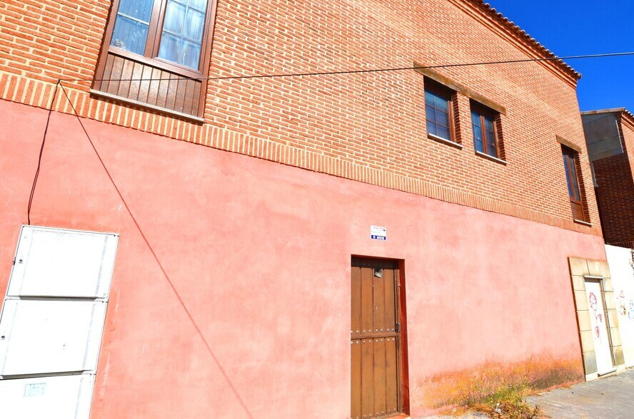 Local en Parada de Arriba en venta - Foto del edificio - Imagen 2 de 24