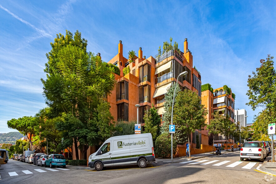 Edificio residencial en Barcelona, Barcelona en venta - Foto del edificio - Imagen 2 de 2