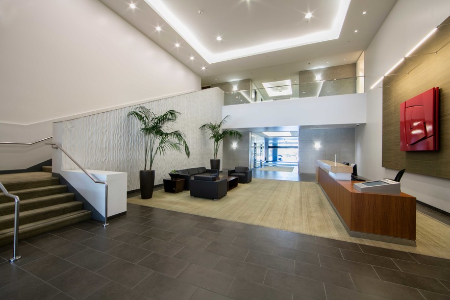 135 S State College Blvd, Brea, CA en alquiler - Foto del interior - Imagen 2 de 6