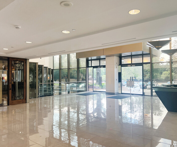 2401 Fountain View Dr, Houston, TX en alquiler - Lobby - Imagen 3 de 9