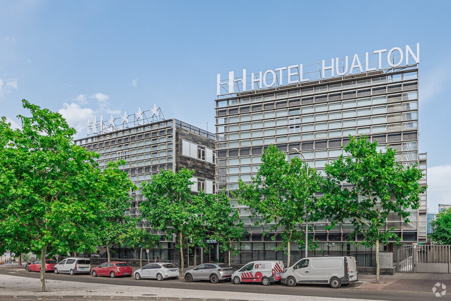 Calle de Huelva, 16, Alcobendas, Madrid en venta - Foto del edificio - Imagen 2 de 3
