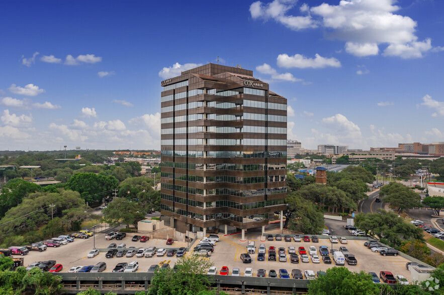 8122 Datapoint Dr, San Antonio, TX en alquiler - Foto del edificio - Imagen 1 de 25