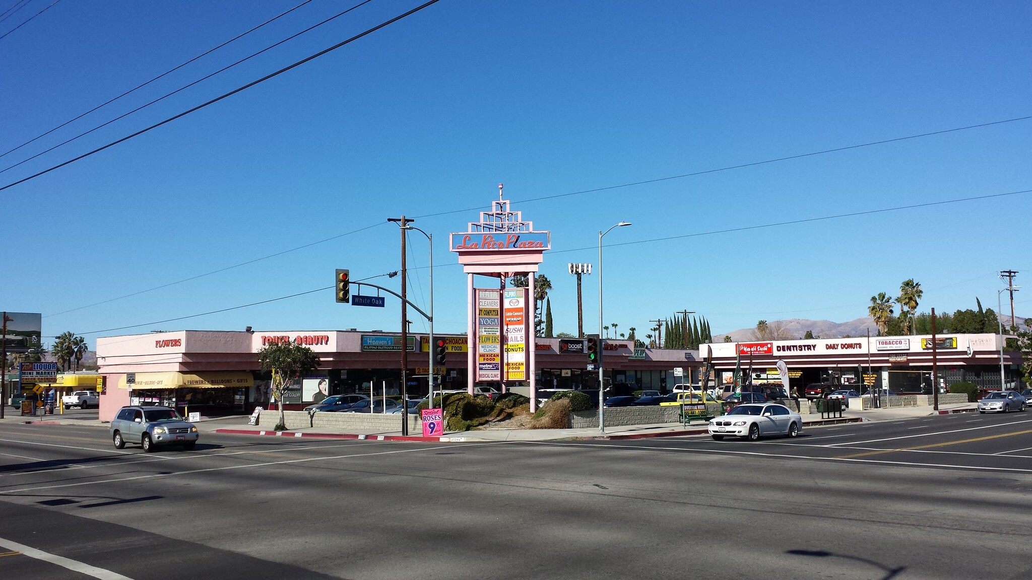 17703-17715 Saticoy St, Reseda, CA en alquiler Foto del edificio- Imagen 1 de 17