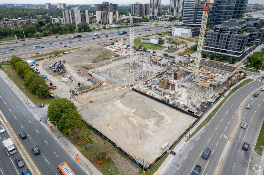 300-304 The East Mall, Toronto, ON en alquiler - Foto del edificio - Imagen 3 de 3