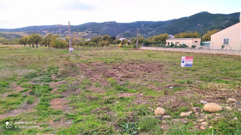 Calle Chao de la Cruz, 4, Cacabelos, León en venta - Foto del edificio - Imagen 3 de 7