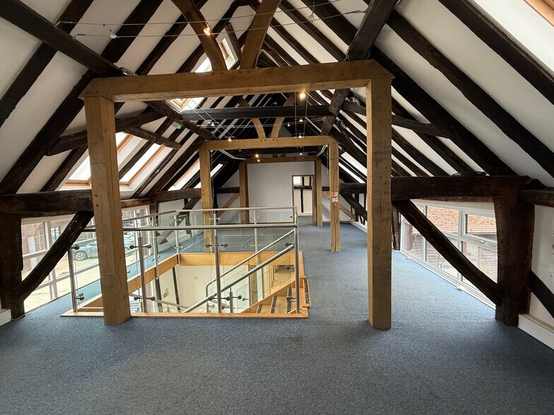 The Barn, Dawes Farm, Bognor Road, Warnham, Warnham en alquiler - Foto del edificio - Imagen 3 de 9