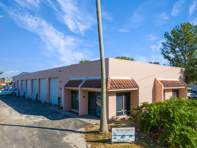 6371 Danner Dr, Sarasota, FL en alquiler - Foto del edificio - Imagen 1 de 12