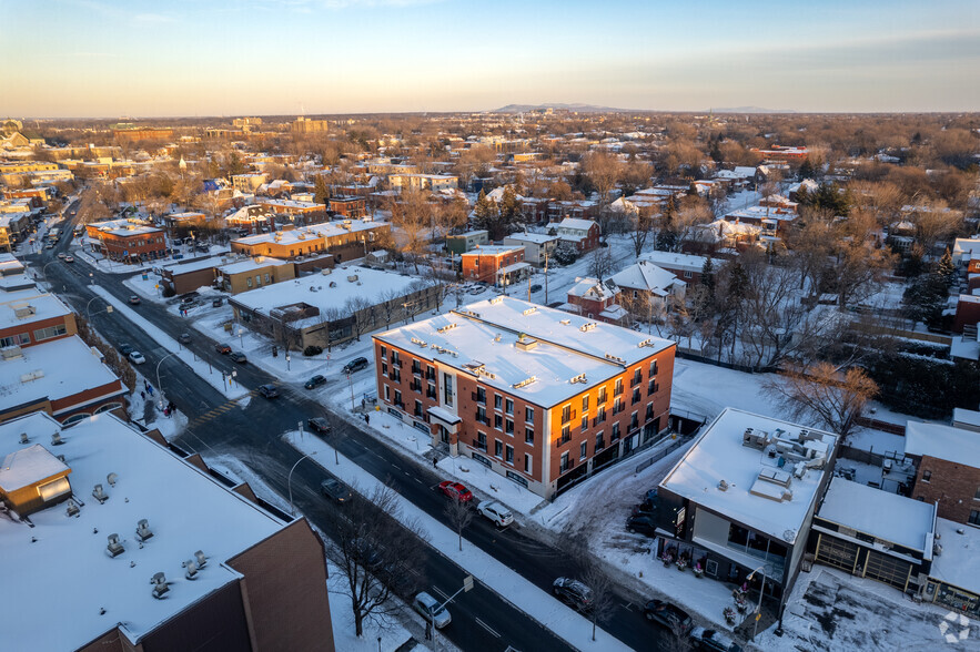 450-460 Rue Saint-Charles O, Longueuil, QC en alquiler - Vista aérea - Imagen 3 de 6