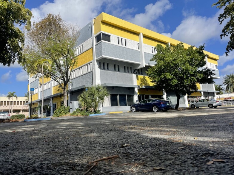 2020 Ne 163rd St, North Miami Beach, FL en alquiler - Foto del edificio - Imagen 1 de 5