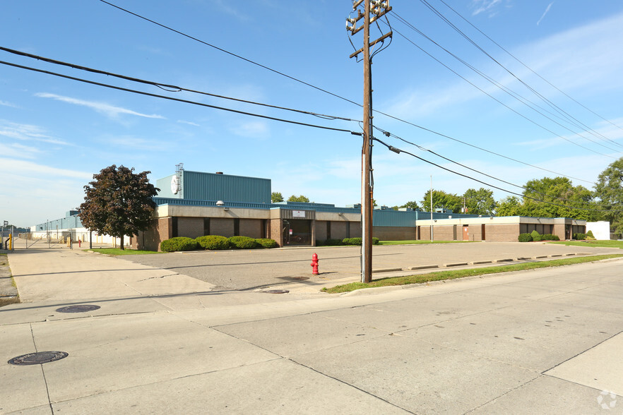 1705-1737 Cicotte St, Lincoln Park, MI en alquiler - Foto del edificio - Imagen 2 de 4