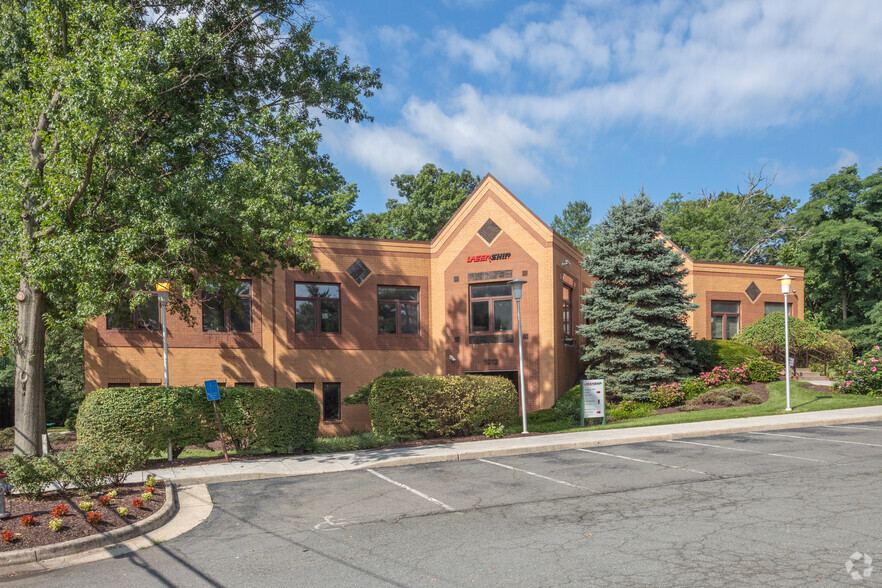 1912 Woodford Rd, Vienna, VA en alquiler - Foto del edificio - Imagen 1 de 4