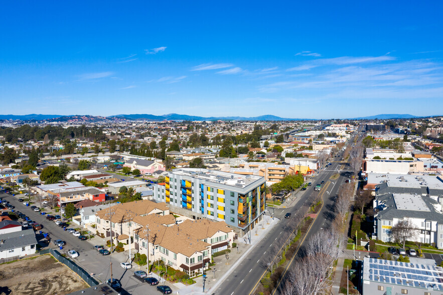 10963 San Pablo Ave, El Cerrito, CA en alquiler - Vista aérea - Imagen 3 de 20