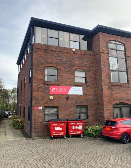 Spitfire Close, Huntingdon en venta - Foto del edificio - Imagen 2 de 4