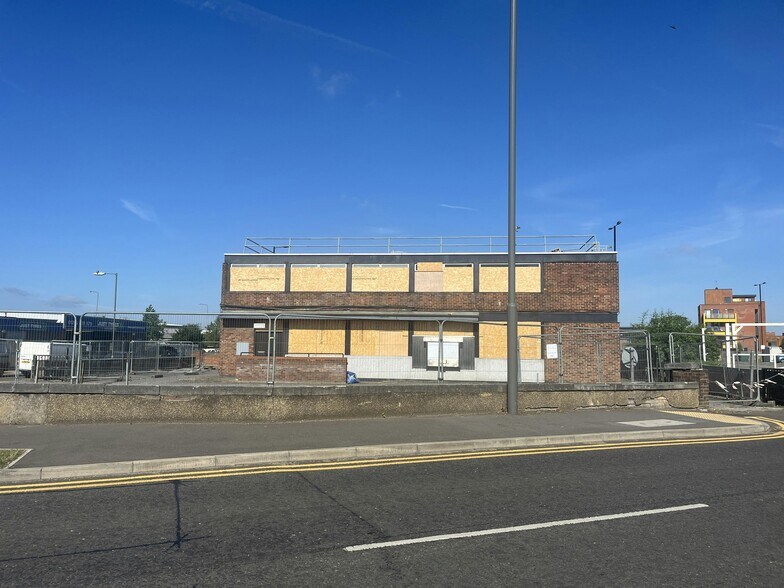 Gatehouse Rd, Aylesbury en venta - Foto del edificio - Imagen 3 de 19