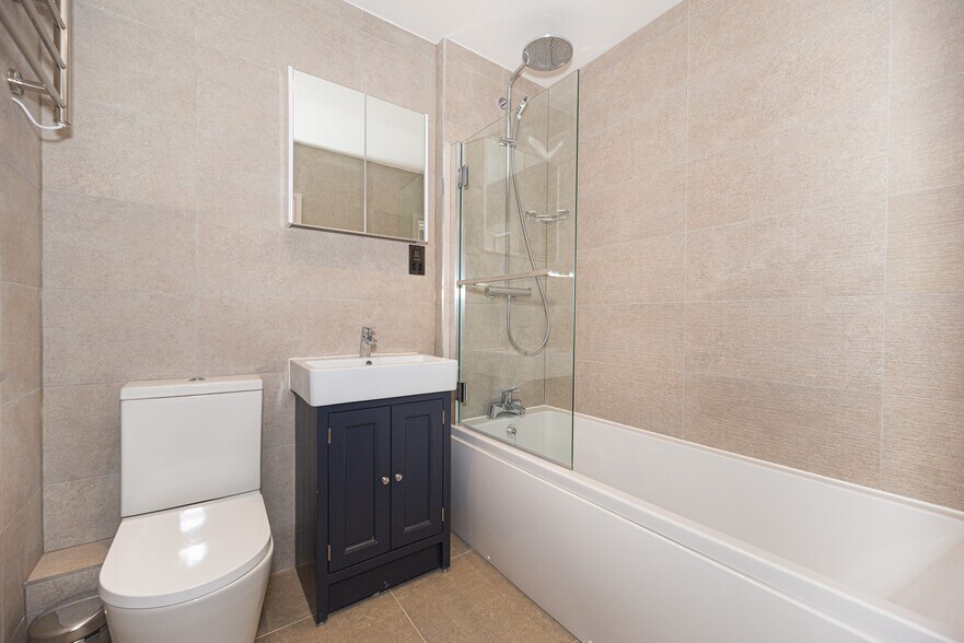 25,27 and 29 Westbourne Grove, W2 4UA cartera de 2 inmuebles en venta en LoopNet.es - Foto del edificio - Imagen 3 de 12