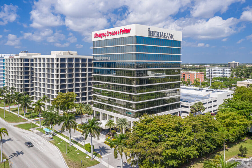 1645 Palm Beach Lakes Blvd, West Palm Beach, FL en alquiler - Foto del edificio - Imagen 3 de 17