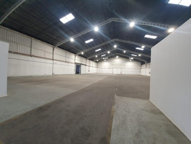 Más detalles de Calle la Red Dos, Alcalá de Guadaíra - Nave en alquiler