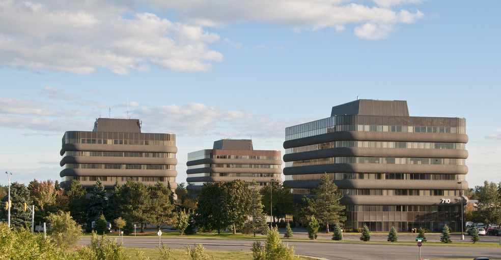 690 Dorval Dr, Oakville, ON en alquiler - Foto del edificio - Imagen 1 de 1